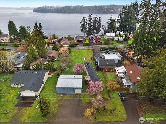 5th image of 9823 Whitecap Drive NW
