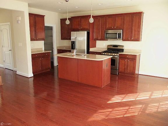 5th image of 15802 Mackenzie Manor Dr