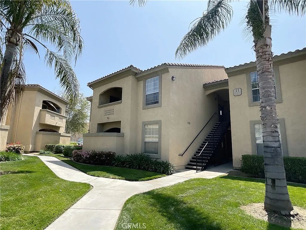 2 bed, 960 sqft, $2,250 — Photo 1