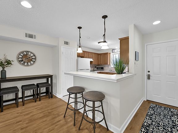 3rd image of 12100 Melville Dr APT 618