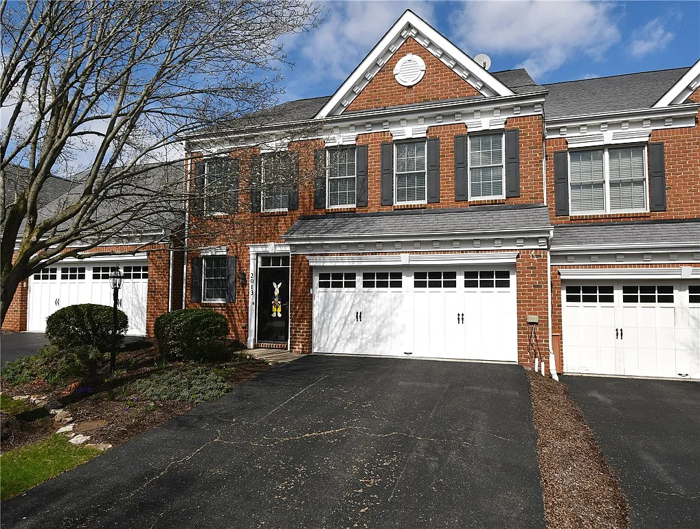 2013 Croghan Dr photo 1