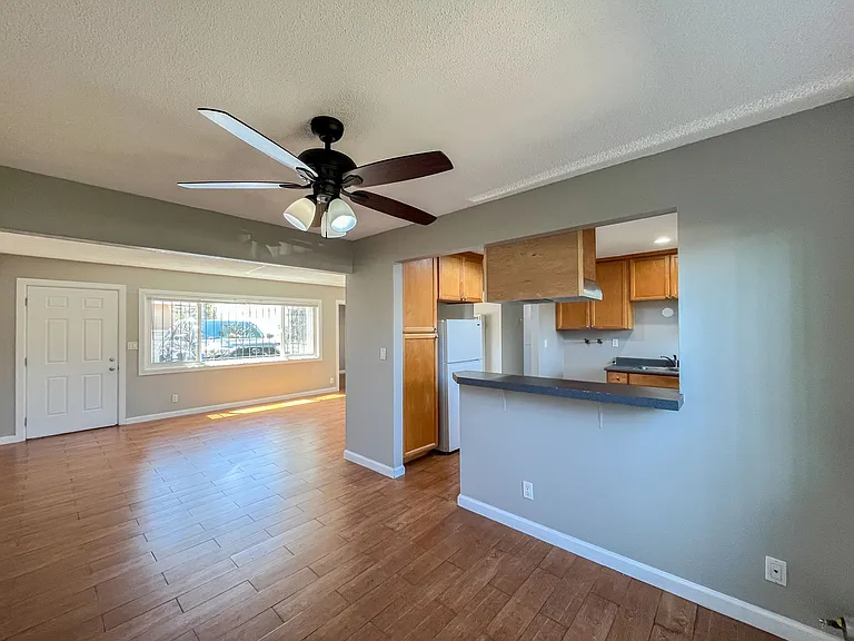 11303 S Lemoli Ave — Photo 5