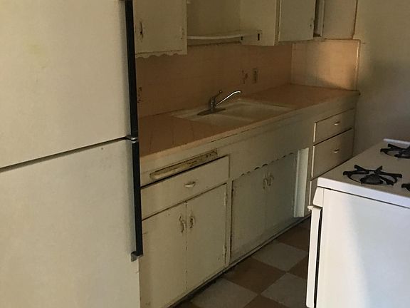 3rd image of 422 N Chandler Ave APT I