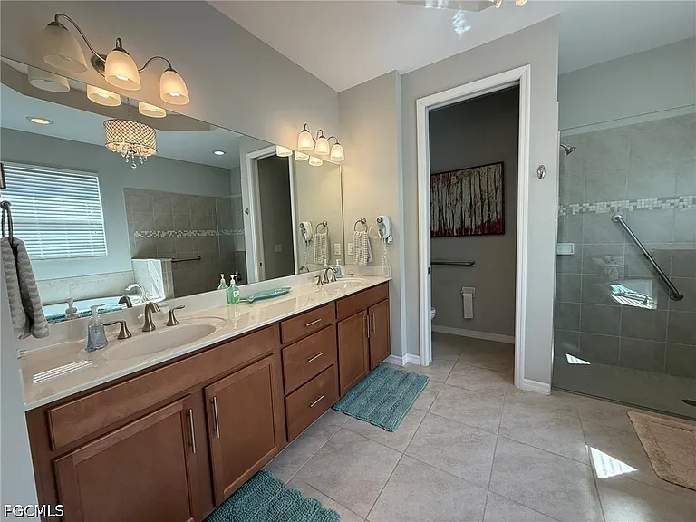 3916 King Edwards St — Photo 21