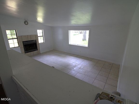 3rd image of 319 Clairmont Dr