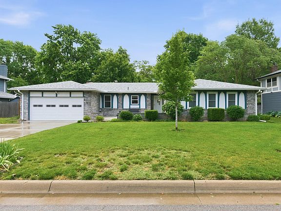 3rd image of 1326 N Chipper Ln