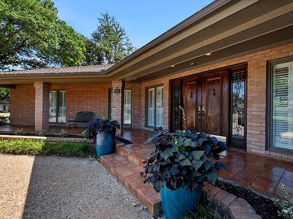 4th image of 33 Brentwood Cir