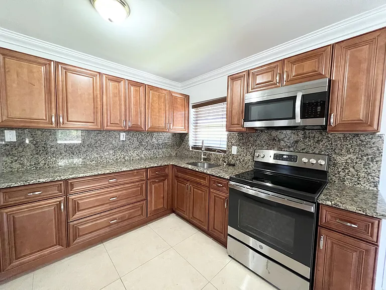 310 Dickson Dr — Photo 20