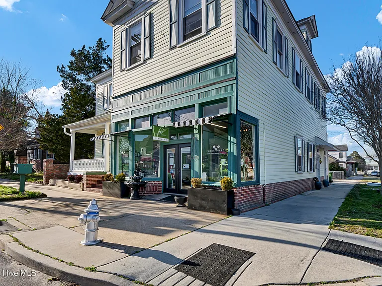 103 N 8th St — Photo 16