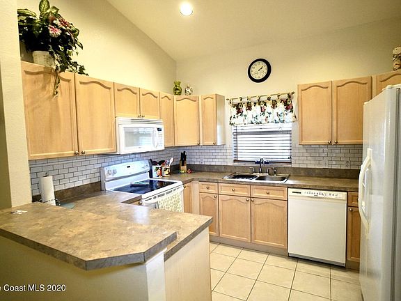 3rd image of 140 Portside Ave Unit 201