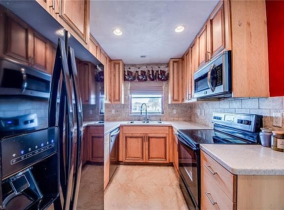 2nd image of 2200 Gardenia Way