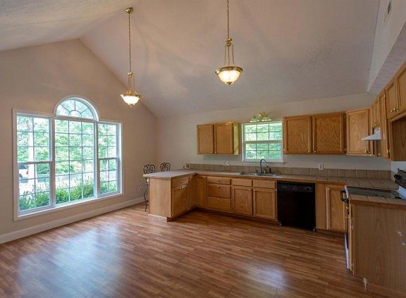 4th image of 204 Leisure Ln
