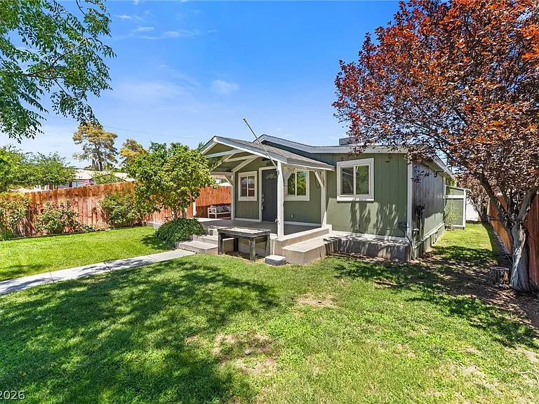 605 L Ave — Photo 5
