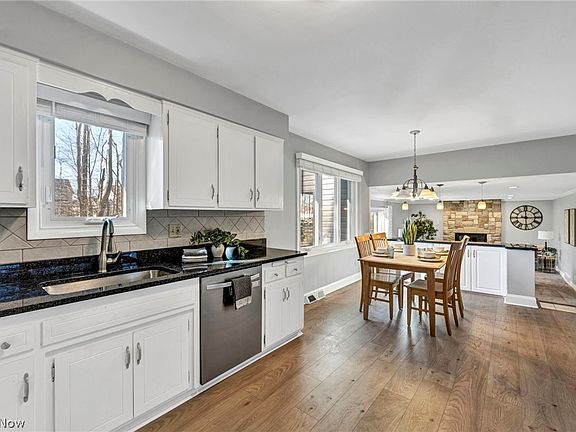 5th image of 6458 Foxboro Dr