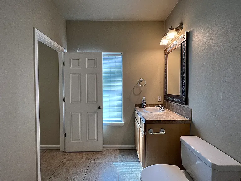 1105 N Cuernavaca Dr #B — Photo 26