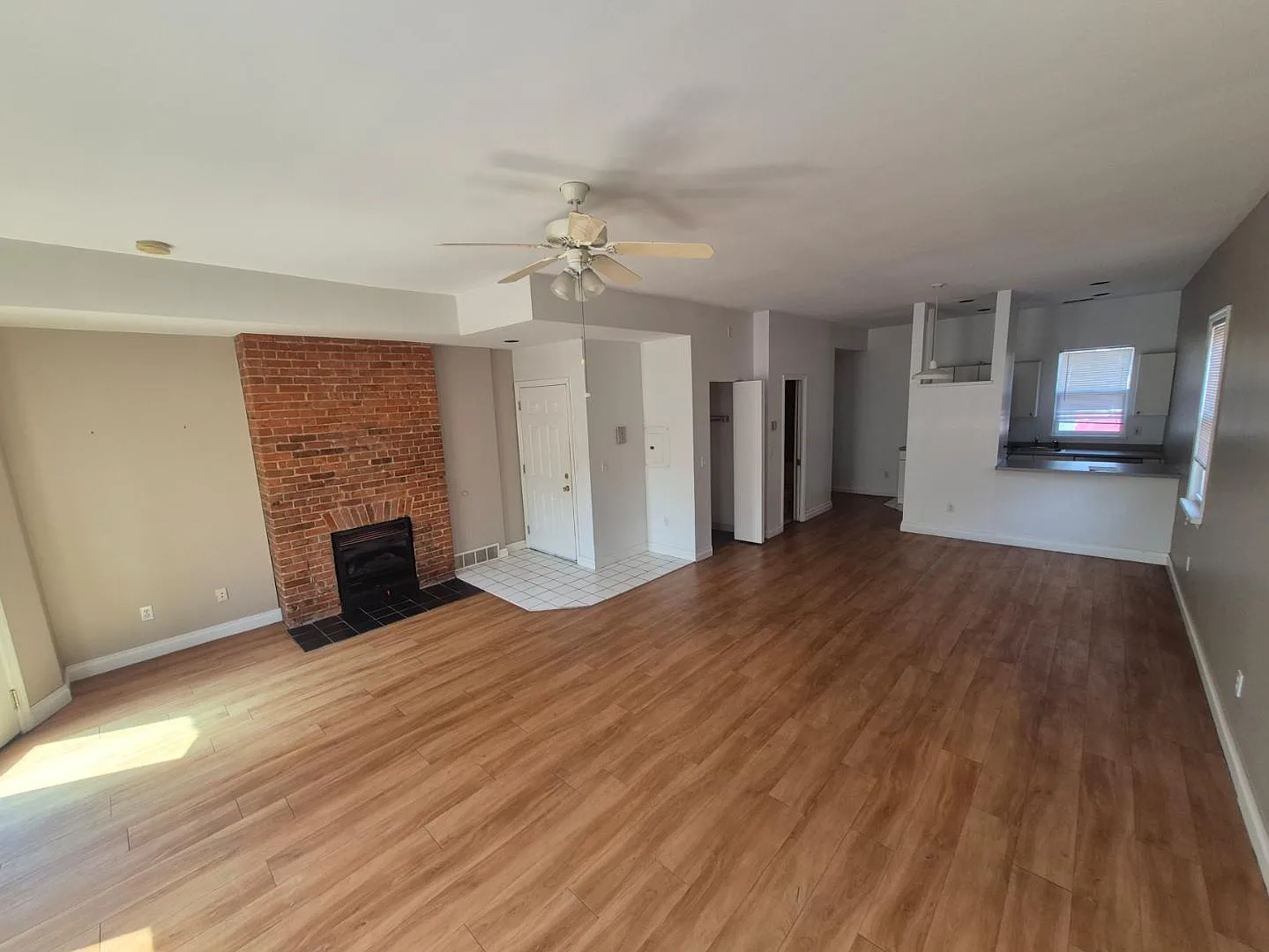 162 Park St - Upper Front — Photo 2