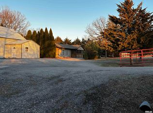 2068 New Lake Rd, Jacksonville, IL 62650