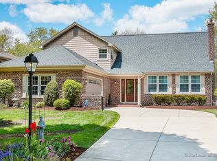 532 Carlisle Ct, Glen Ellyn, IL 60137