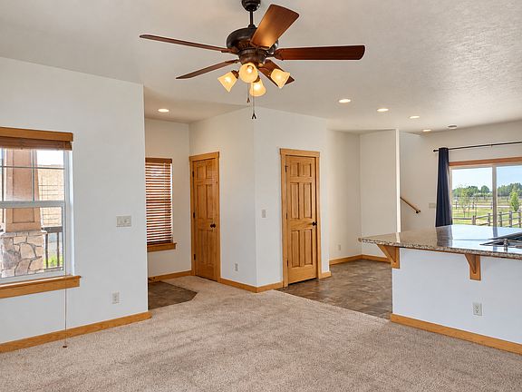 5th image of 1018 River Bend St
