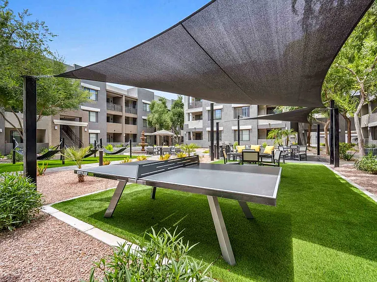 Zone Westgate, Glendale, AZ, Courtyard