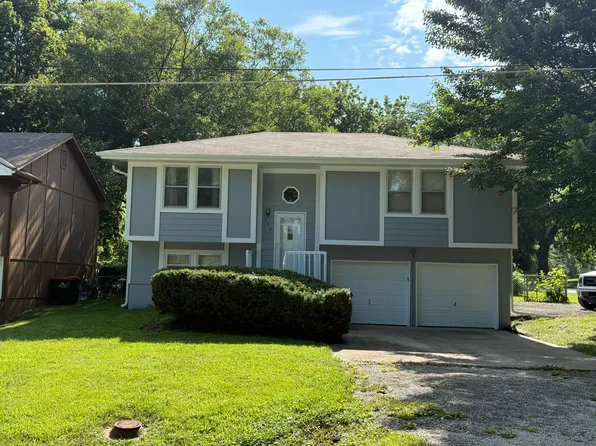 309 7th Ave S, Greenwood, MO 64034