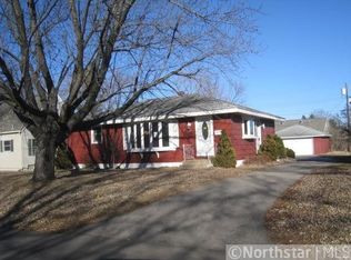 1212 Sugar Ln, Chaska, MN 55318