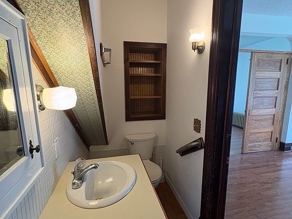 5th image of 8 Maple Ave #3