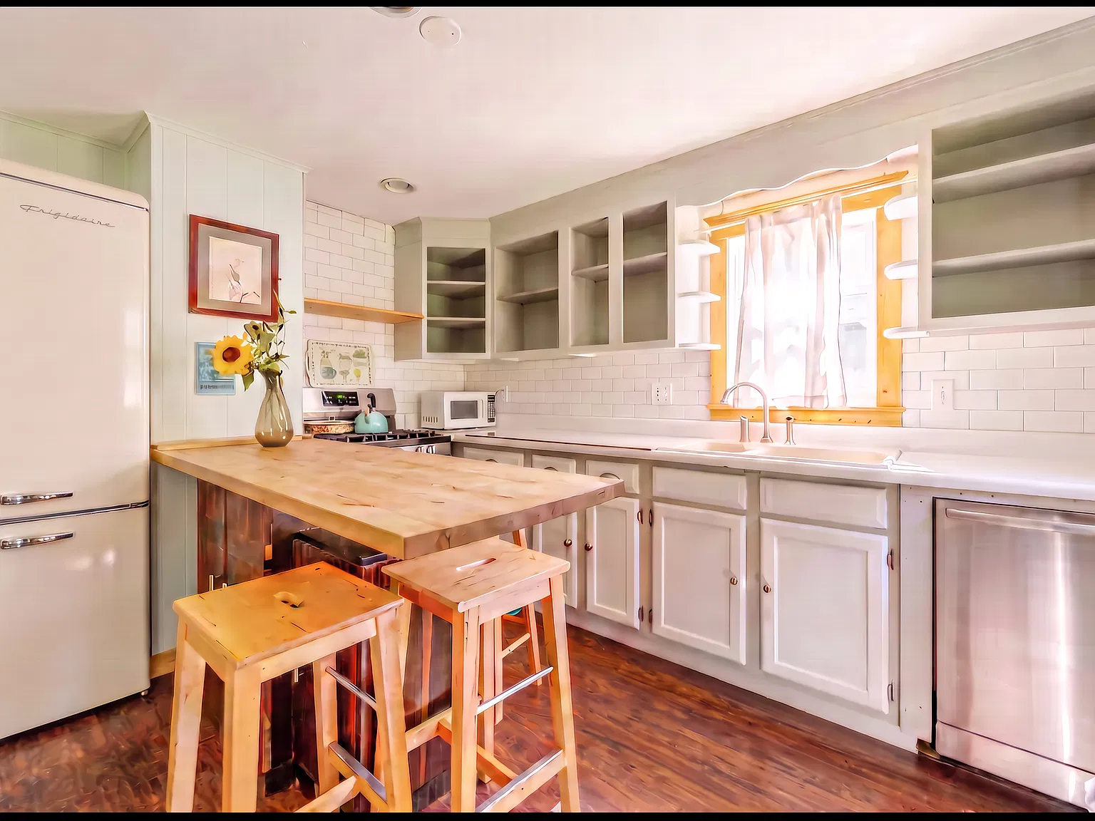 45 Saint James St — Photo 3
