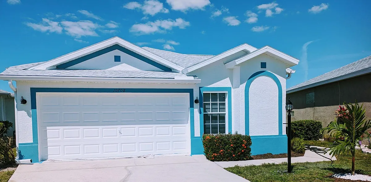 Our beautiful Lake House! 
New roof! New paint 2024
2B -2B with office/den with door & sleeper sofa
2 car garage 
No smoking, no pets. 
Open May to end of Dec. 2025 - 10708 Tropical Moon Ct