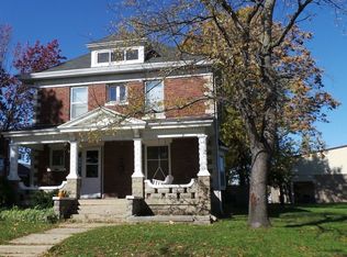 909 Monroe Ave, Charleston, IL 61920