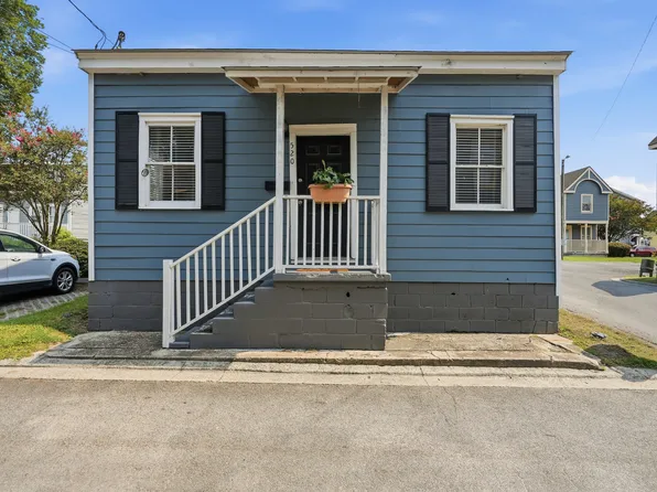520 E Hall Ln, Savannah, GA 31401