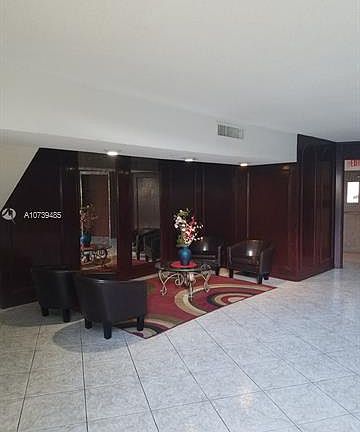3rd image of 2025 NE 164th St APT 615