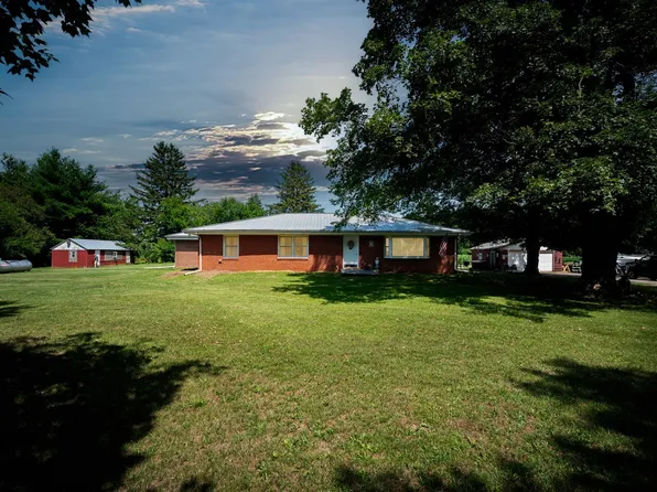 3923 N 1700 East Rd, Heyworth, IL 61745