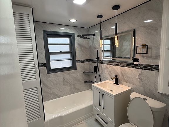 4th image of 111 Woodell Ave #2