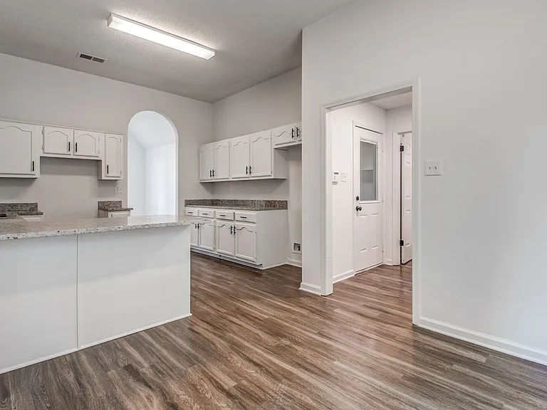 5624 Annandale Dr — Photo 15