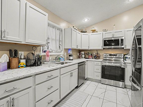 2nd image of 2977 Oaklawn Park