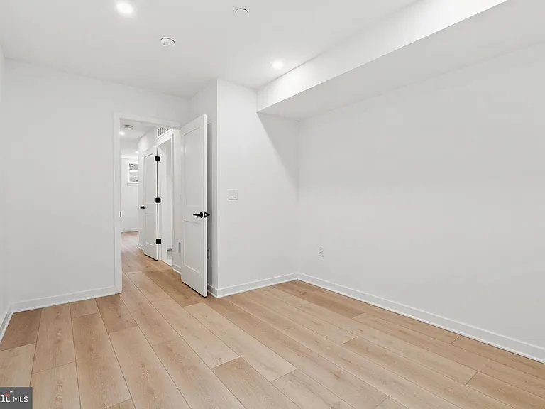 2209 Montrose St — Photo 44