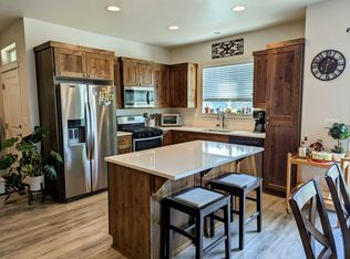 988 NE Paula Dr, Bend, OR 97701