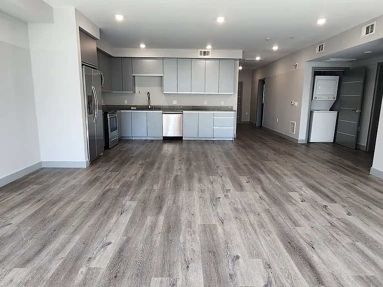 7040 Woodman Ave #204 — Photo 6