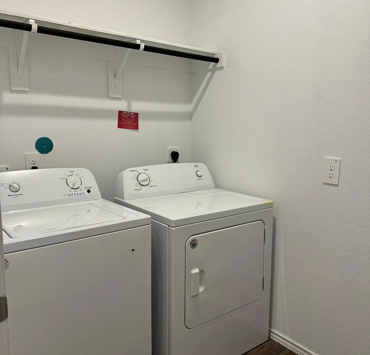 4 bed, 3.0 bath, 2700 sqft, $866 — Photo 3
