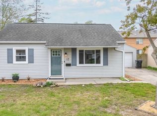 17 Ryan Dr, Bloomington, IL