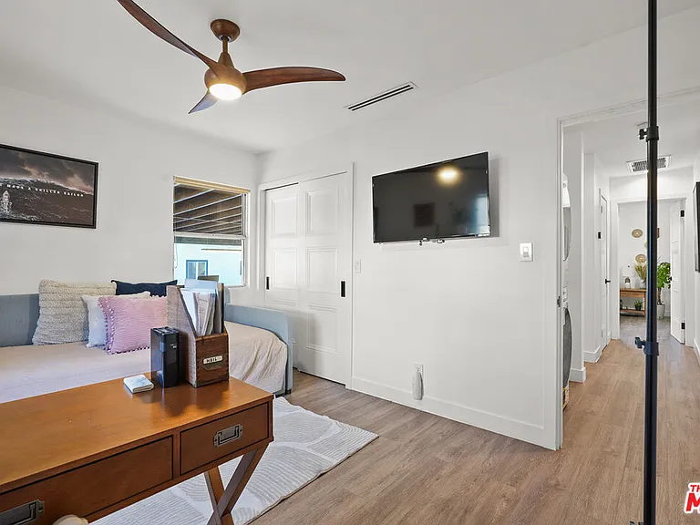 14828 Saticoy St — Photo 20