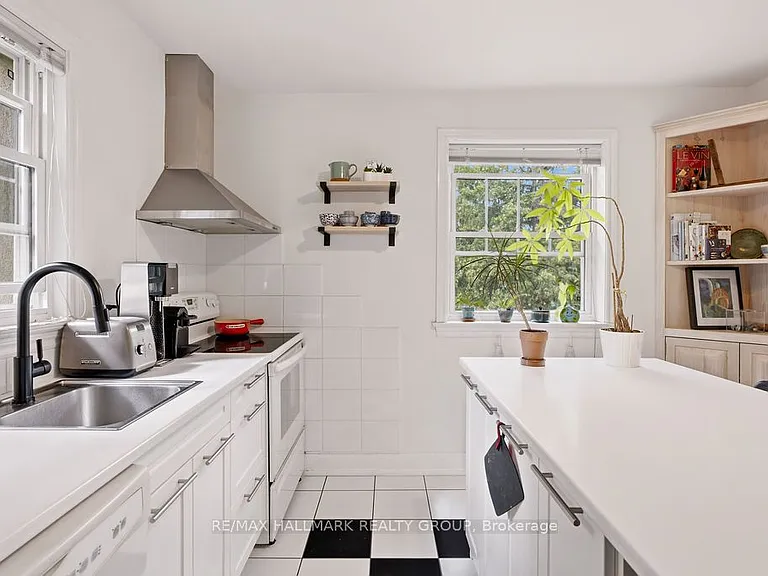 34 Lavergne St #3 — Photo 14