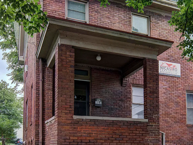 1638-1640 Indianola Ave — Photo 31