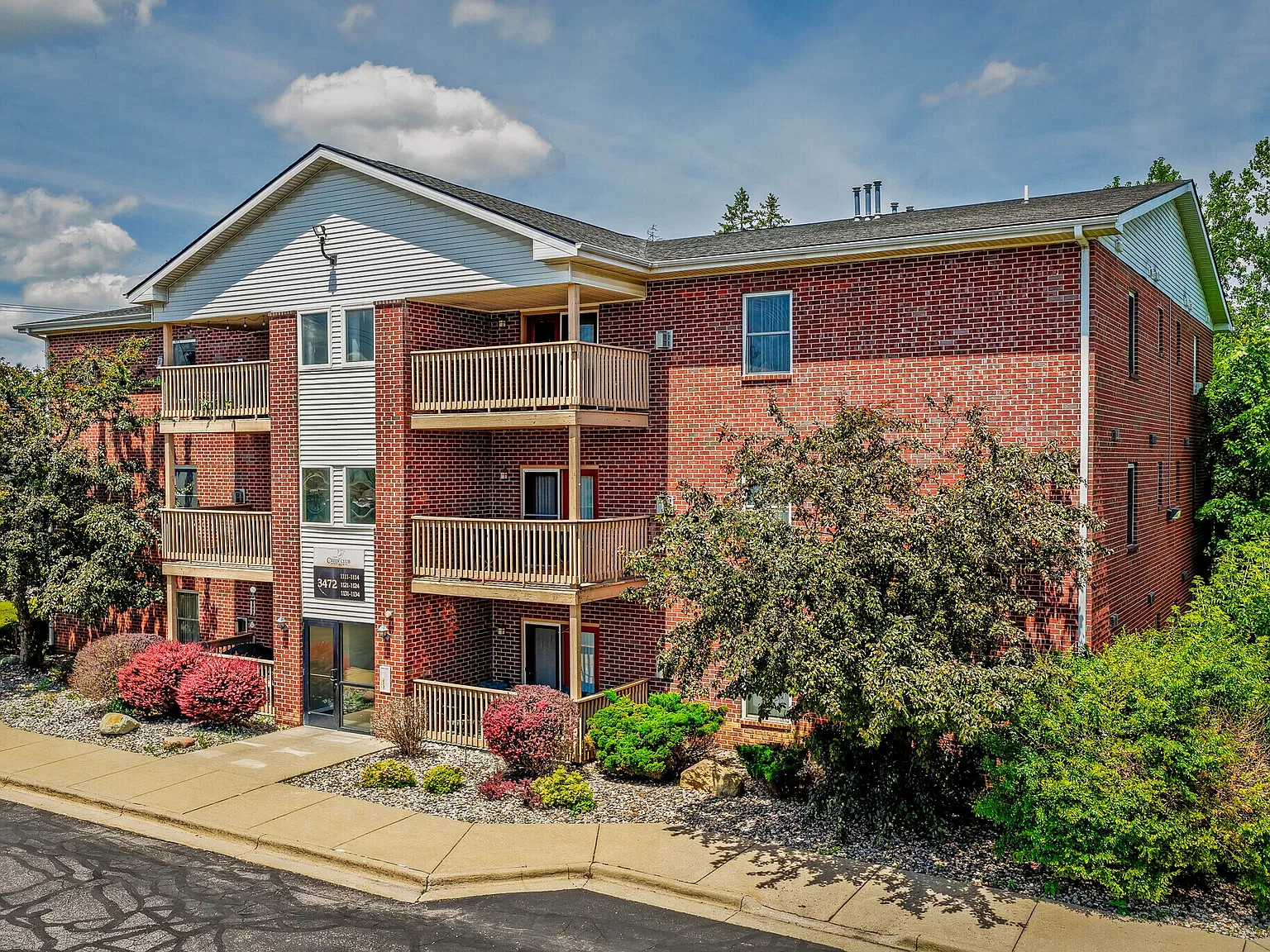 2 bed, 1000 sqft, $1,290 — Photo 1