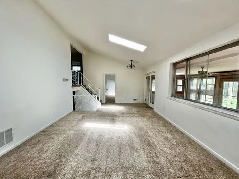 912 Hoyt St — Photo 9