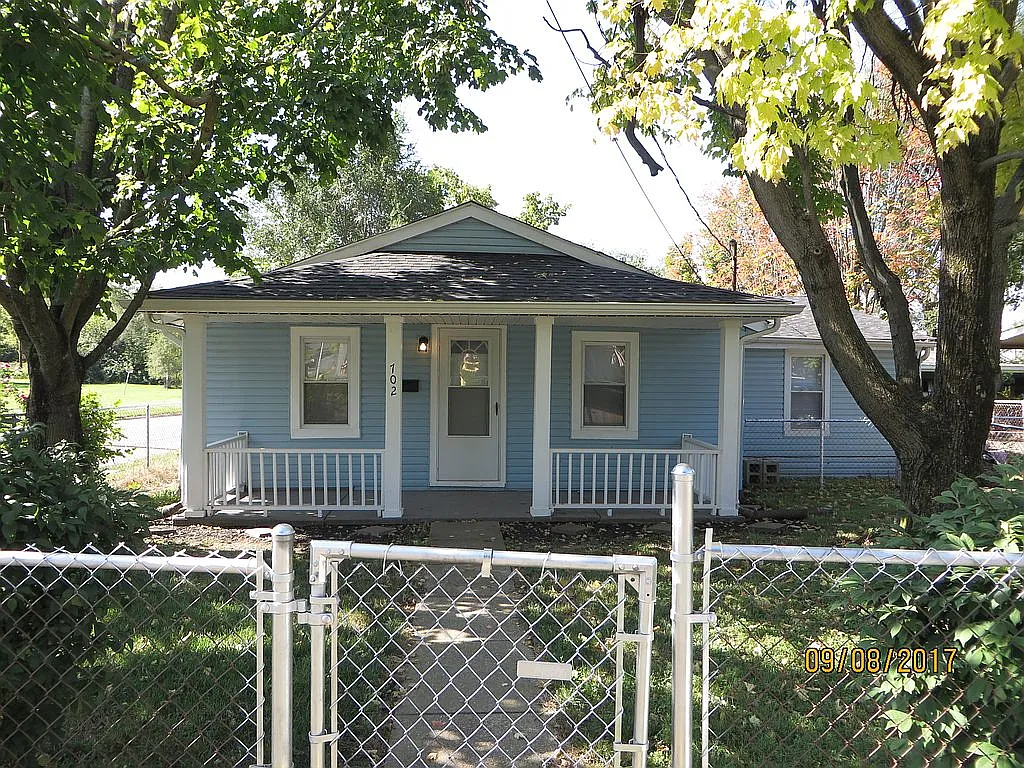 702 Forest Ave photo 1