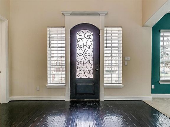 2nd image of 2836 Fountain View Blvd