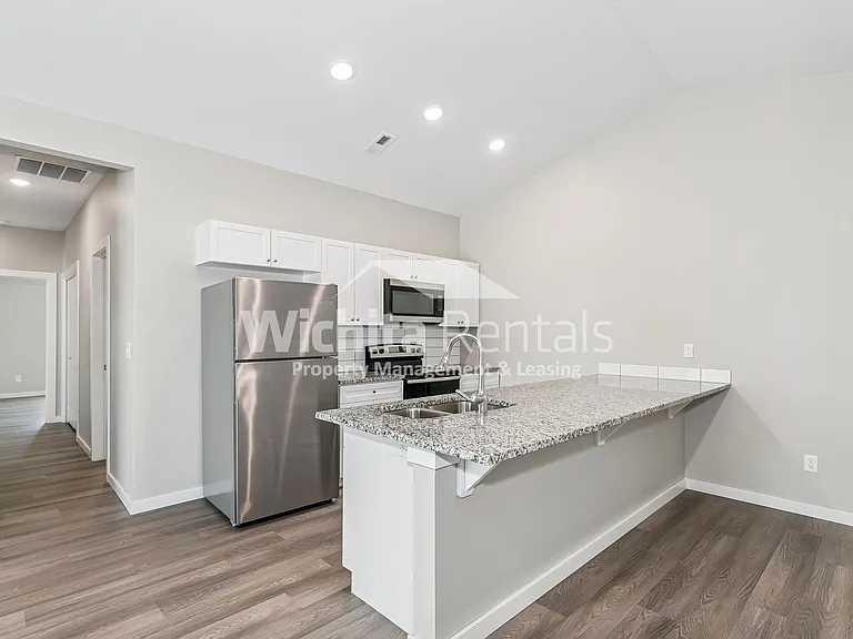 5146 Honeylocust St — Photo 7
