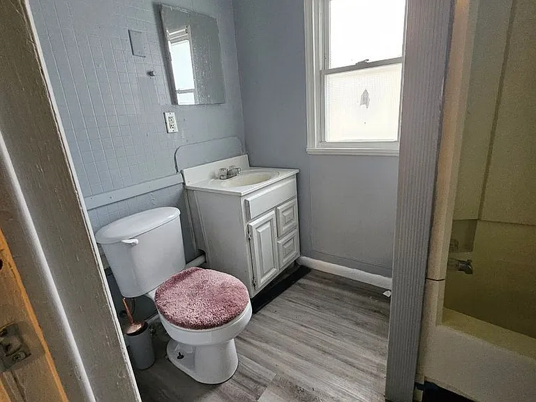 407 E 13th St #2 — Photo 7